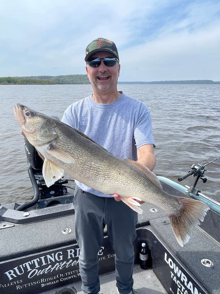 Guided Mississippi River Fishing Trips  Wisconsin and Minnesota Fishing  Guides/Lake Pepin